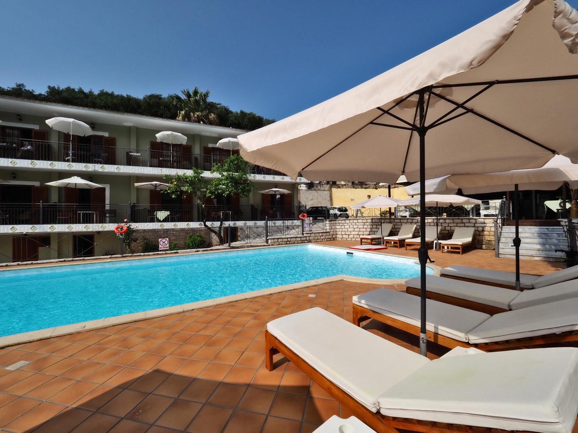 Bella Vista Hotel Studios & Apartments Parga Buitenkant foto